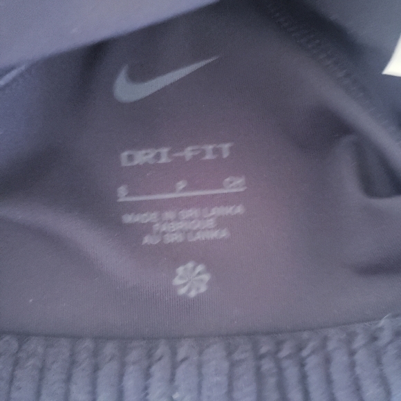 Nike NWTWomen's Dri-FIT Swoosh MED Support  Sports Bra(Black/White) - S - Picture 8 of 11